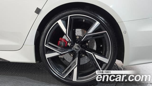 Audi RS6 2021 — Photo 28/34