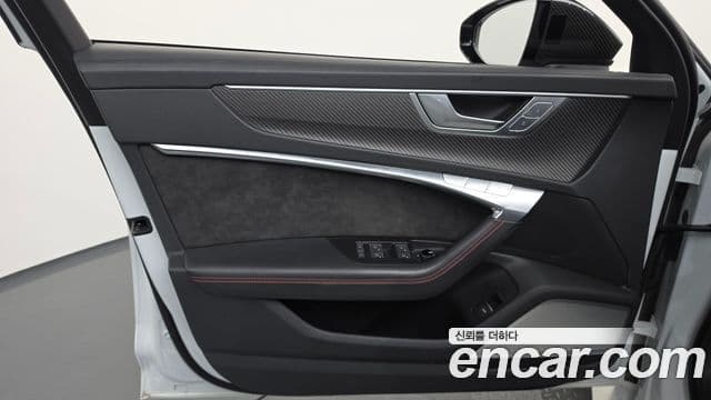 Audi RS6 2021 — Photo 21/34