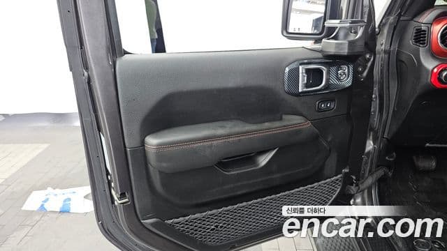 Jeep Wrangler 2021 — Şəkil 8/28
