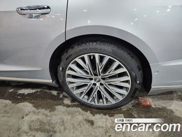 Audi A8 2020 — ფოტო 9/17