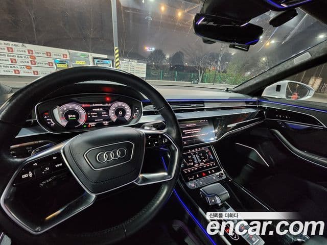 Audi A8 2020 — ფოტო 11/17