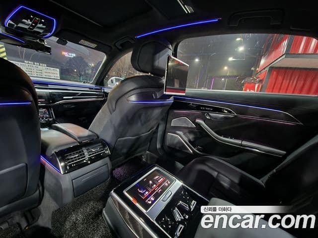 Audi A8 2020 — ფოტო 15/17