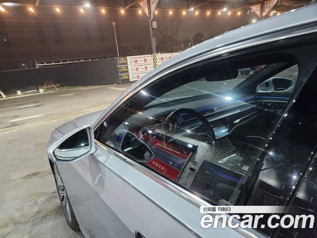Audi A8 2020 — ფოტო 16/17