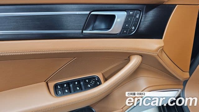Porsche Panamera 2023 — Photo 13/32
