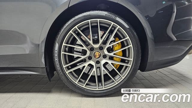Porsche Panamera 2023 — Photo 19/32