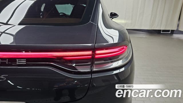Porsche Panamera 2023 — Photo 16/32