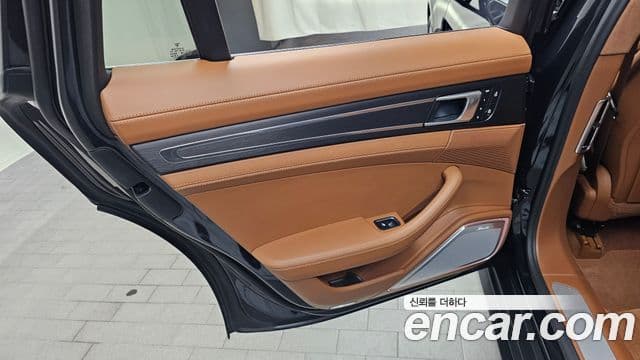 Porsche Panamera 2023 — Photo 27/32