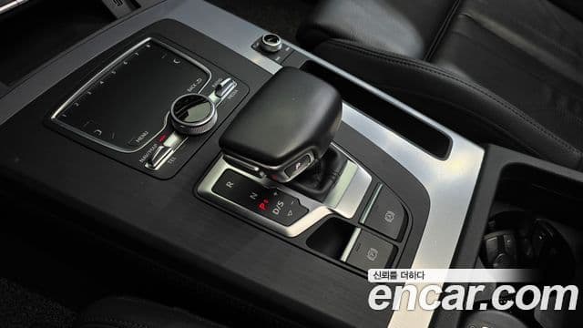 Audi Q5 2020 — Şəkil 9/20