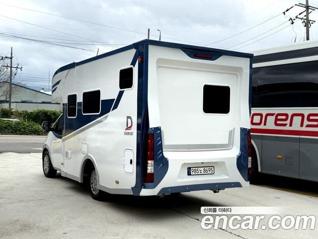 Hyundai Staria 2022 — ფოტო 1/20