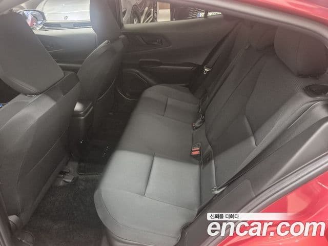 Toyota Prius 2024 — Şəkil 10/18