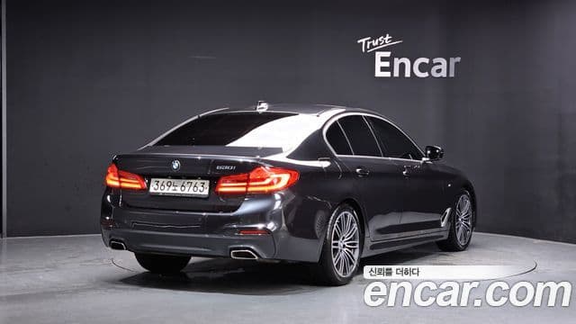 BMW 5 Series 2019 — ფოტო 1/20