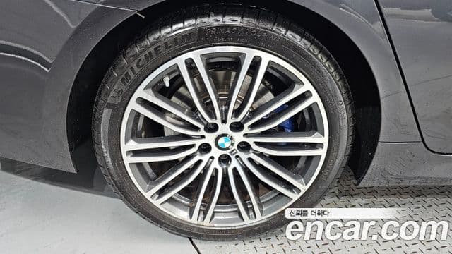 BMW 5 Series 2019 — ფოტო 4/20