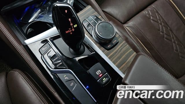 BMW 5 Series 2019 — ფოტო 8/20