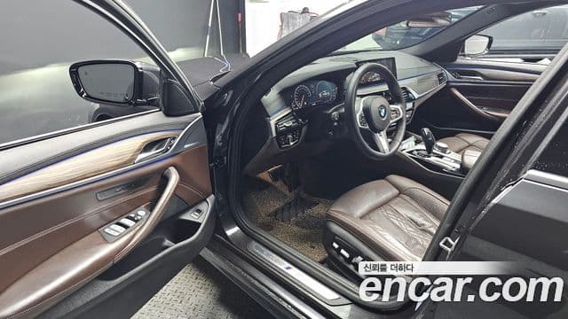 BMW 5 Series 2019 — ფოტო 9/20