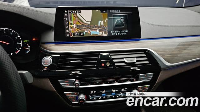 BMW 5 Series 2019 — ფოტო 12/20