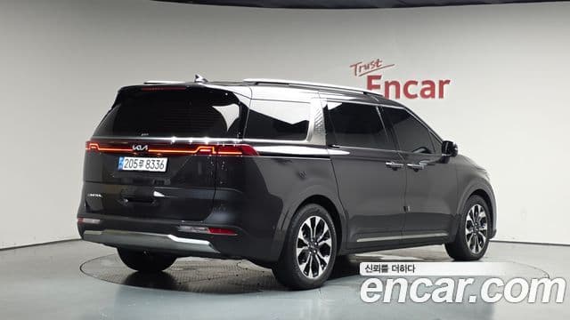 Kia Carnival 2023 — Фото 2/20