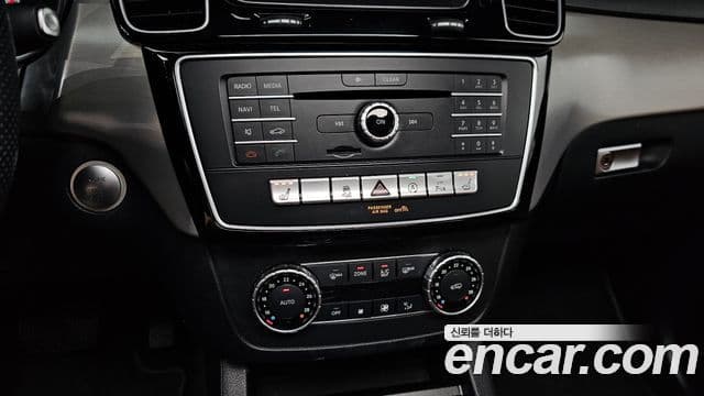 Mercedes-Benz GLE-Class 2018 — Фото 19/20