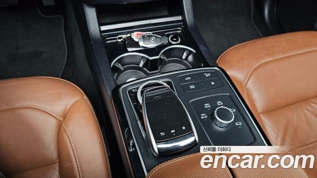 Mercedes-Benz GLE-Class 2018 — Фото 20/20