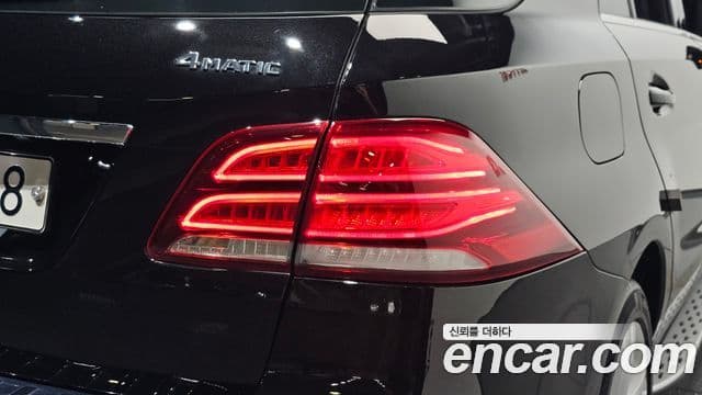 Mercedes-Benz GLE-Class 2018 — Şəkil 10/33