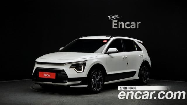 Kia Niro 2022 — Фото 1/20
