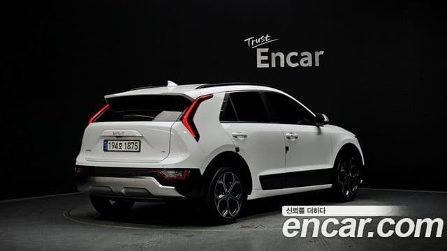 Kia Niro 2022 — Фото 2/20