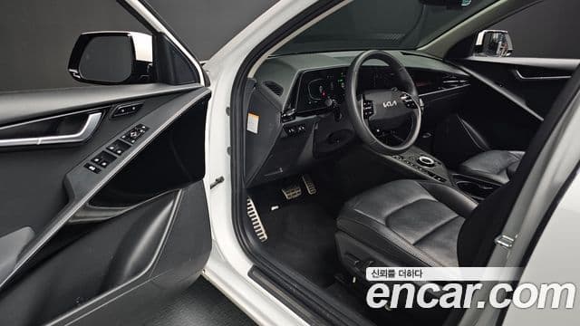 Kia Niro 2022 — Фото 11/20