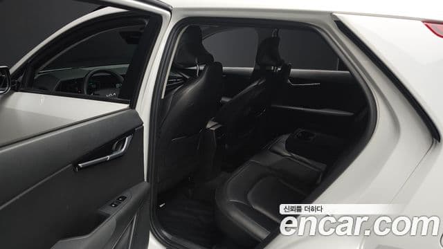 Kia Niro 2022 — Фото 12/20