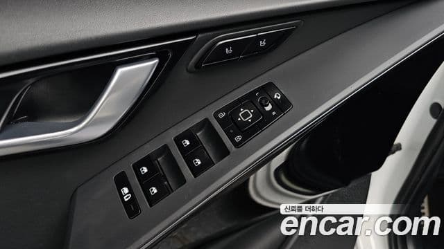 Kia Niro 2022 — Фото 17/20