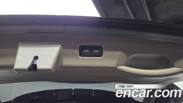 Kia Carnival 2024 — Фото 17/20