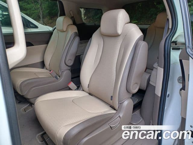 Kia Carnival 2020 — ფოტო 11/17