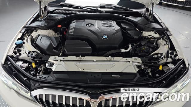 BMW 3 Series 2021 — ფოტო 6/20