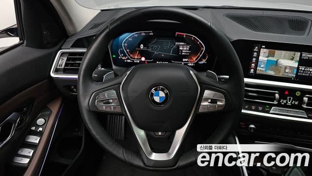 BMW 3 Series 2021 — ფოტო 13/20