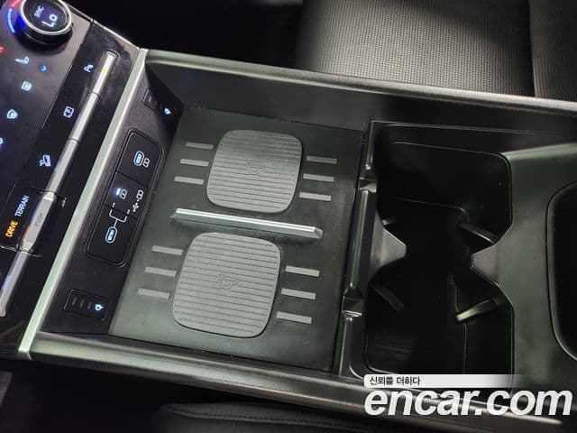 Hyundai Santa Fe 2023 — ფოტო 13/20
