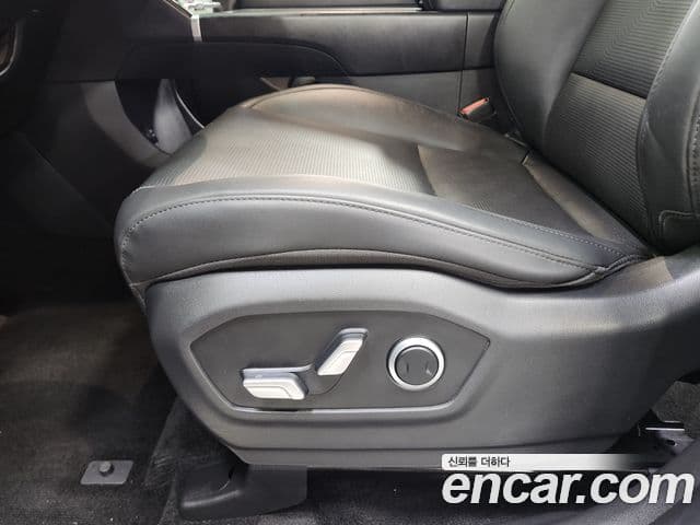 Hyundai Santa Fe 2023 — ფოტო 15/20