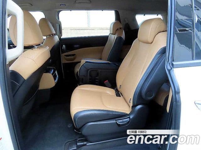 Kia Carnival 2022 — ფოტო 5/20