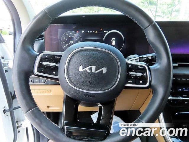 Kia Carnival 2022 — фото 8 из 20