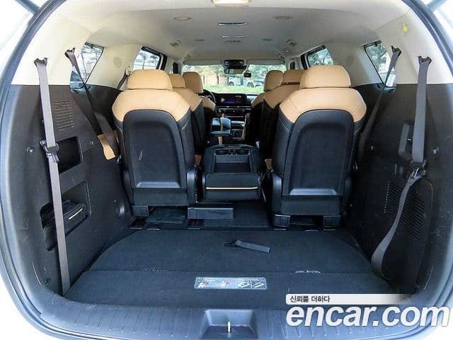 Kia Carnival 2022 — ფოტო 16/20