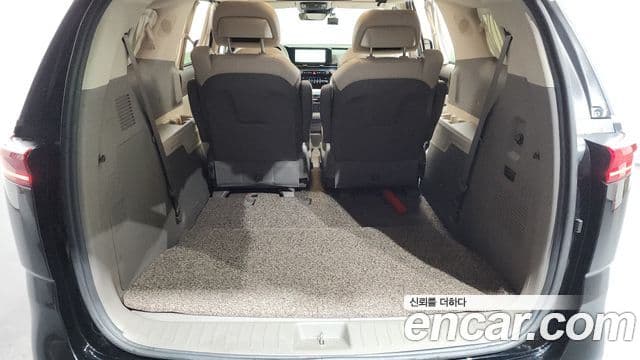 Kia Carnival 2021 — Фото 17/20