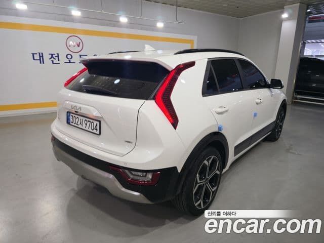 Kia Niro 2023 — Фото 1/20