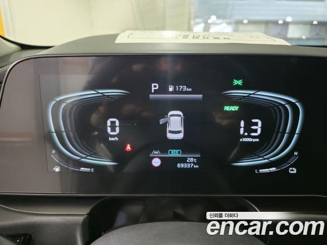 Kia Niro 2023 — Фото 6/20