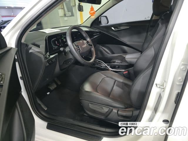 Kia Niro 2023 — Фото 8/20