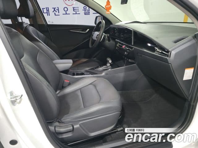 Kia Niro 2023 — Фото 12/20