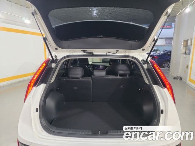 Kia Niro 2023 — Фото 17/20