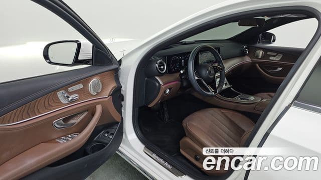 Mercedes-Benz E-Class 2023 — Şəkil 10/20