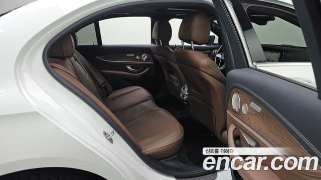 Mercedes-Benz E-Class 2023 — Şəkil 12/20