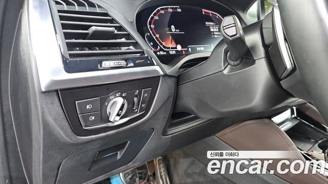 BMW X4 2021 — Şəkil 16/31