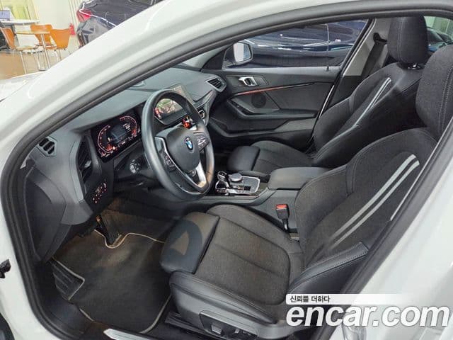 BMW 1 Series 2023 — ფოტო 8/20