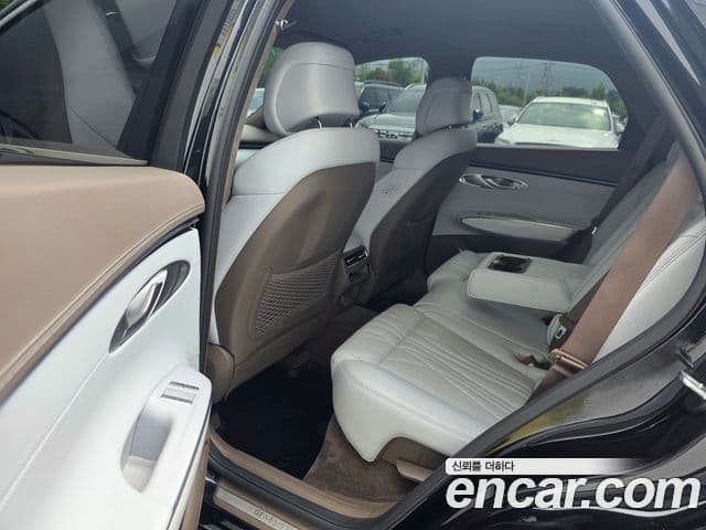 Genesis GV70 2024 — ფოტო 8/18