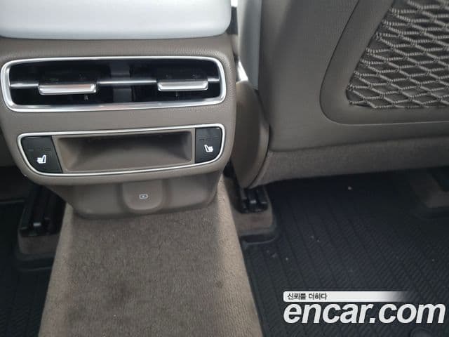 Genesis GV70 2024 — ფოტო 15/18