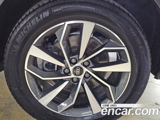 Audi Q5 2023 — фото 19 из 20